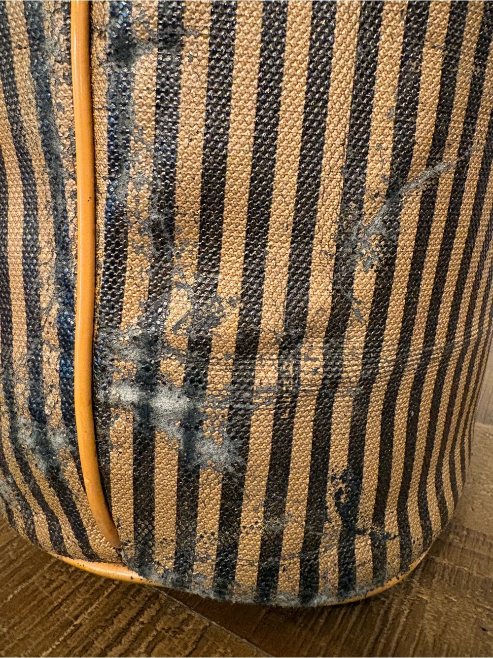 Vintage Fendi Pequin Stripe Bucket Bag Crossbody | Italy 1925 | Rare Vintage - Picture 7 of 14
